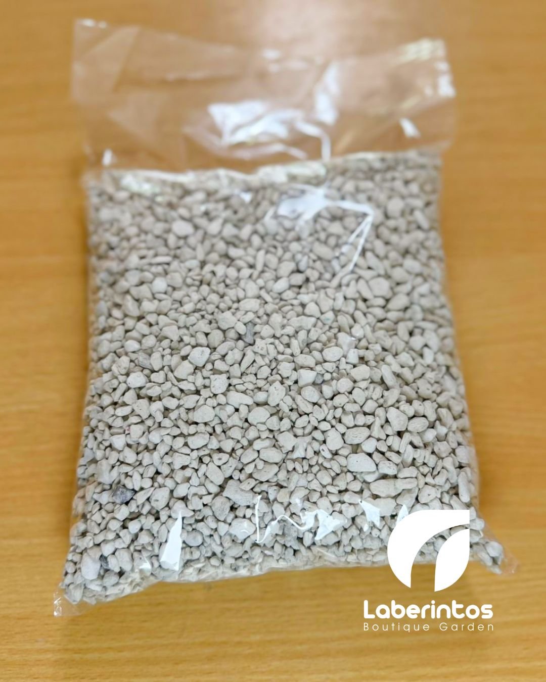 Piedra p&oacute;mez empaquetada para plantas ornamentales