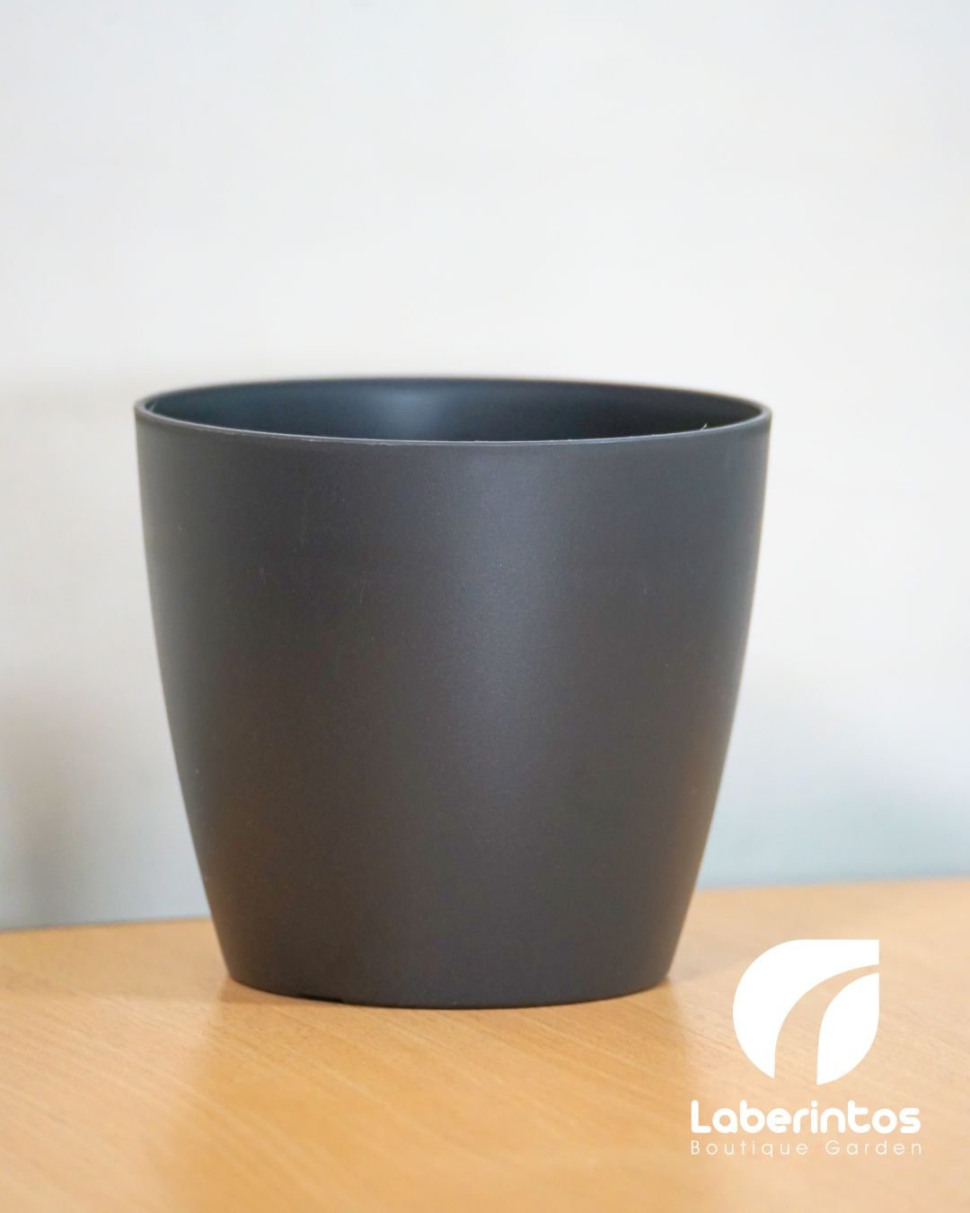 Maceta San Remo color negro